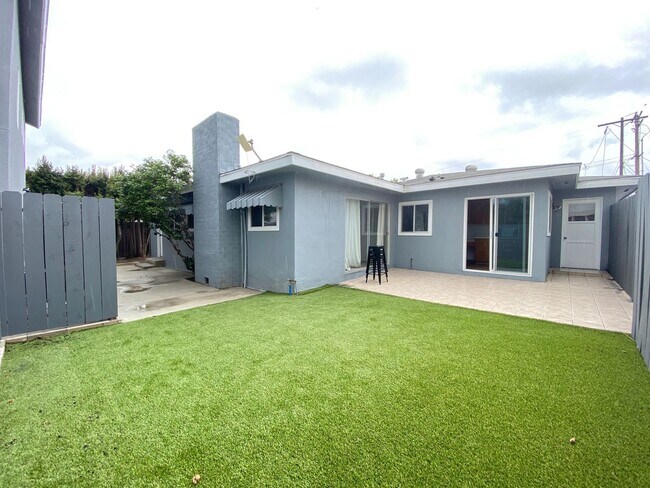 Foto del edificio - 4BD/2BA, Remodeled Kitchen! Newer Floors!