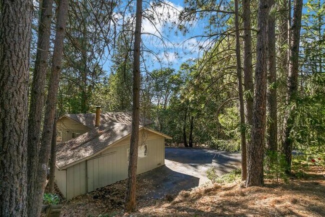 Foto del edificio - Welcome to 25496 Meadow Dr!