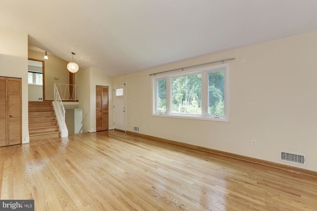 Foto del edificio - 8810 Spring Valley Rd