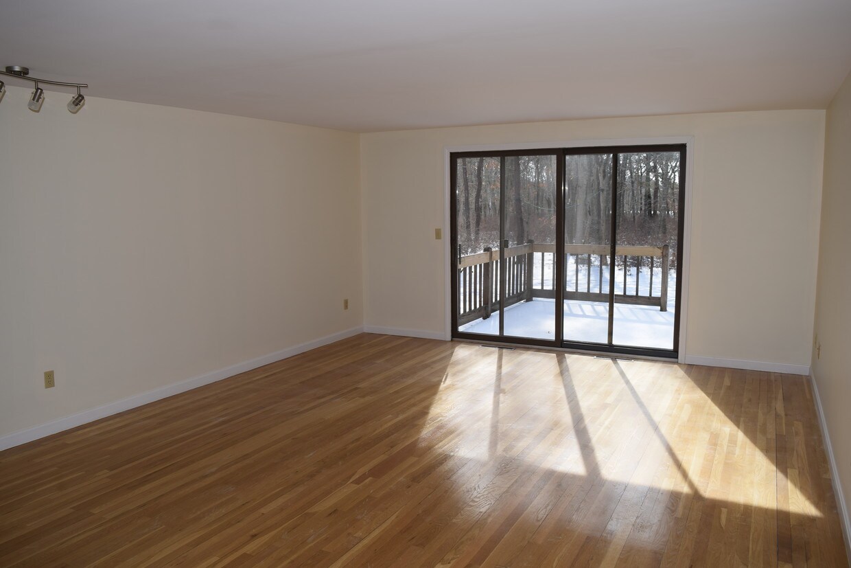 living/dining area - 193 Camp St