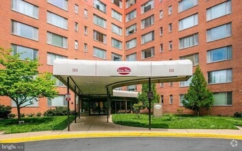 Building Photo - 1111 Arlington Blvd