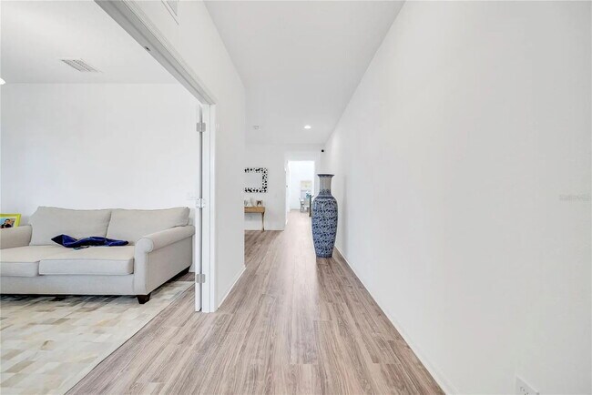 Building Photo - Stunning Fully Furnished 4 Bed Home with Resort-Style Community Amenities