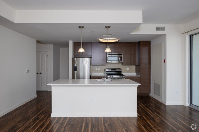 2BR, 2BA - 1,235SF - Kitchen - Beacon Harbor Point