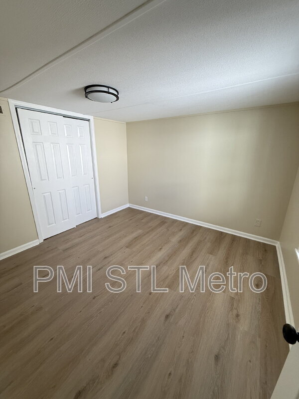 Foto del edificio - 747 Cunningham Ave