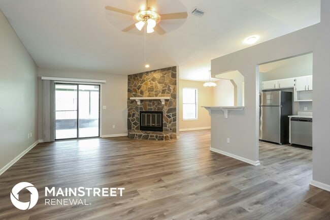 Foto del edificio - 1441 Kingfisher Ln N