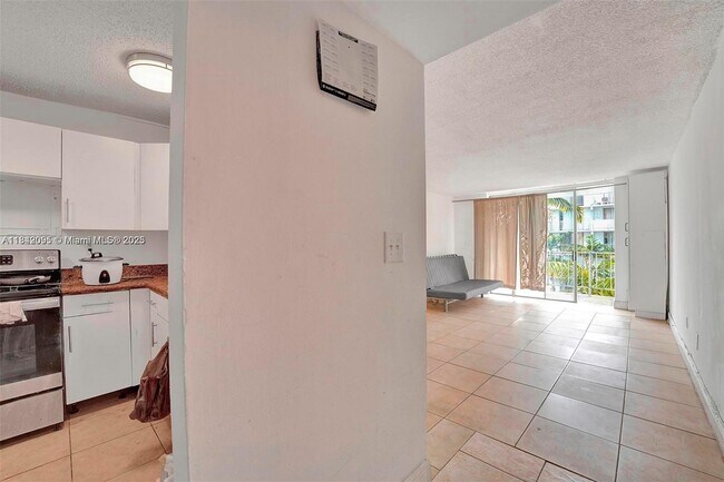 Foto del edificio - 488 NW 165th St