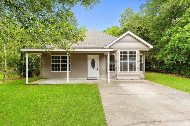 Building Photo - 3 Bedroom Renovated in Bay St. Luis