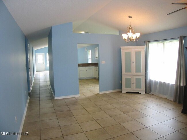 Dining area - 994 Muolea Ct