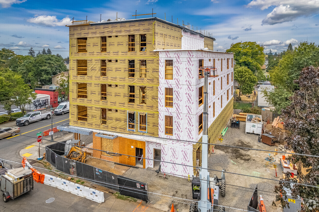 Las tareas de construcción de octubre. 2022 - Alberta Alive -The Ronnie Herndon Building