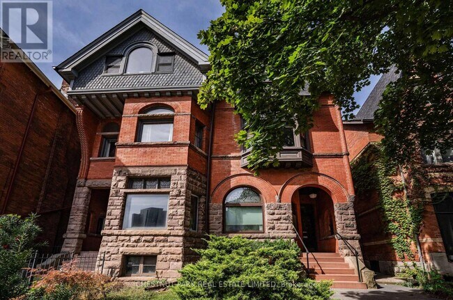 Photo du bâtiment - 554 Spadina Cres