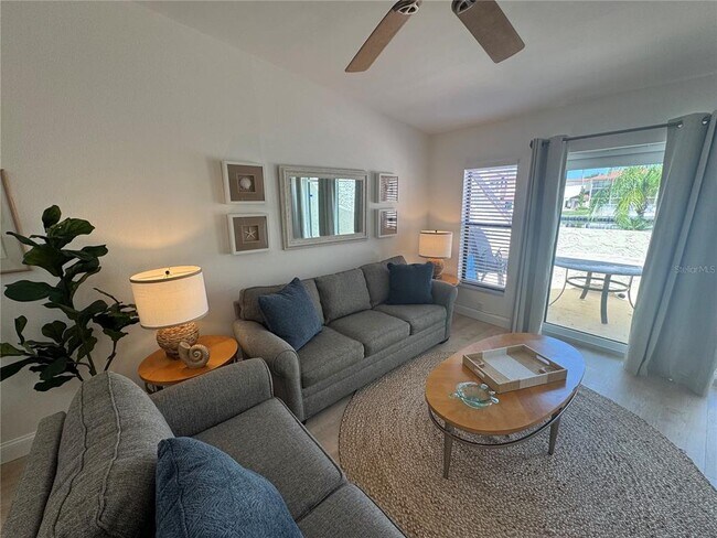 Building Photo - 2571 Cyprus Dr