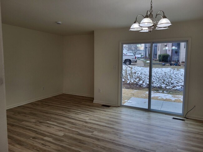 Building Photo - RENOVATED 3 Bedroom Community Treasure!