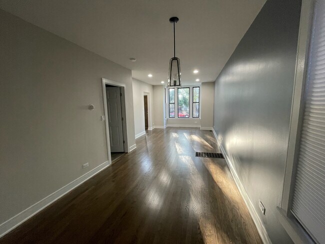 Foto del edificio - 1654 N Richmond St