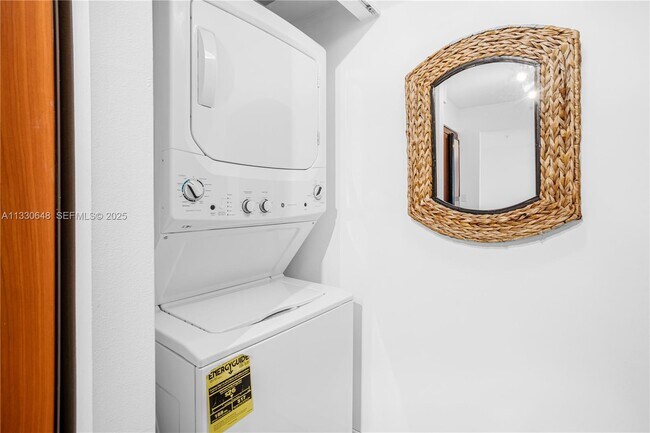 Foto del edificio - 2080 S Ocean Dr