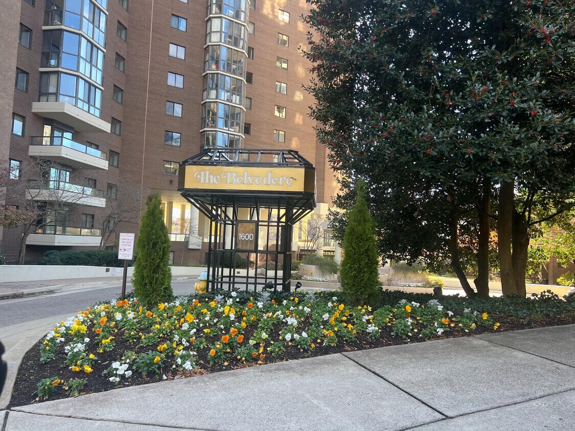 Photo - 1600 N Oak St (Arlington, VA)