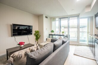 Building Photo - 209 Fort York Blvd