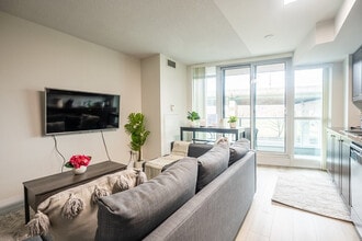 Building Photo - 209 Gzowski Boulevard