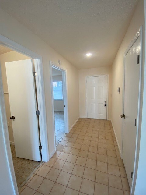 Building Photo - 19 Woodston Ln