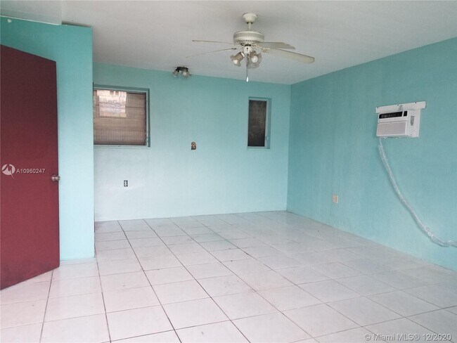 Building Photo - 400 NW 60th Way