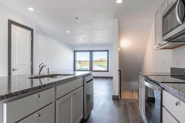 Building Photo - 2975 Aspen Dr