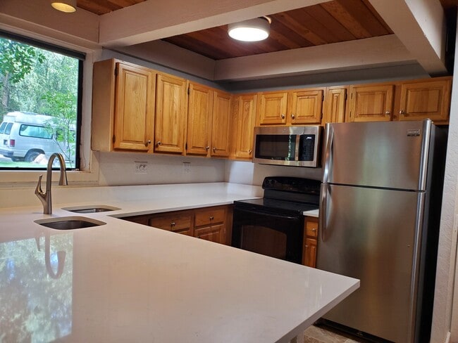 Kitchen - 101 E Cooper Ave