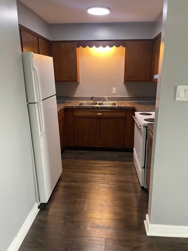 Building Photo - 9517 Mansfield Ave