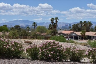 Building Photo - 6889 Beverly Glen Ave