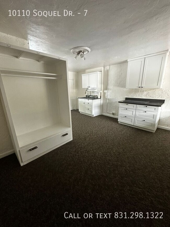 Building Photo - 10110 Soquel Dr