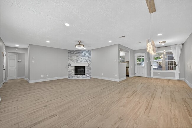 Foto del edificio - 8203 Huntermoor Cir