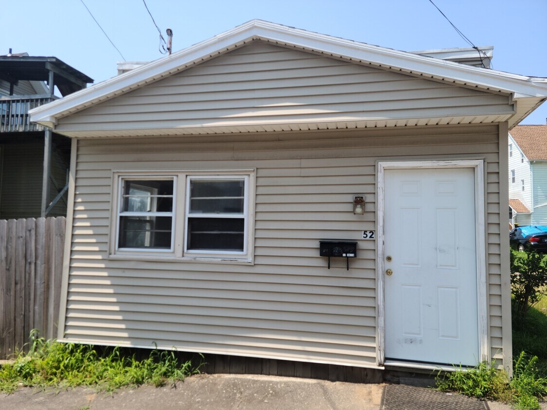 Primary Photo - 52 Smith St