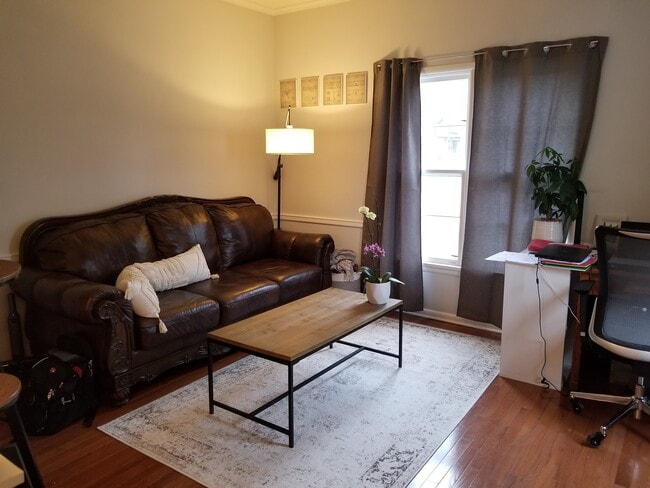 Living Room - 121 7th St