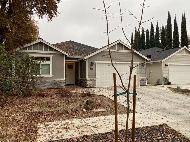 Foto del edificio - Beautiful Newly built home
