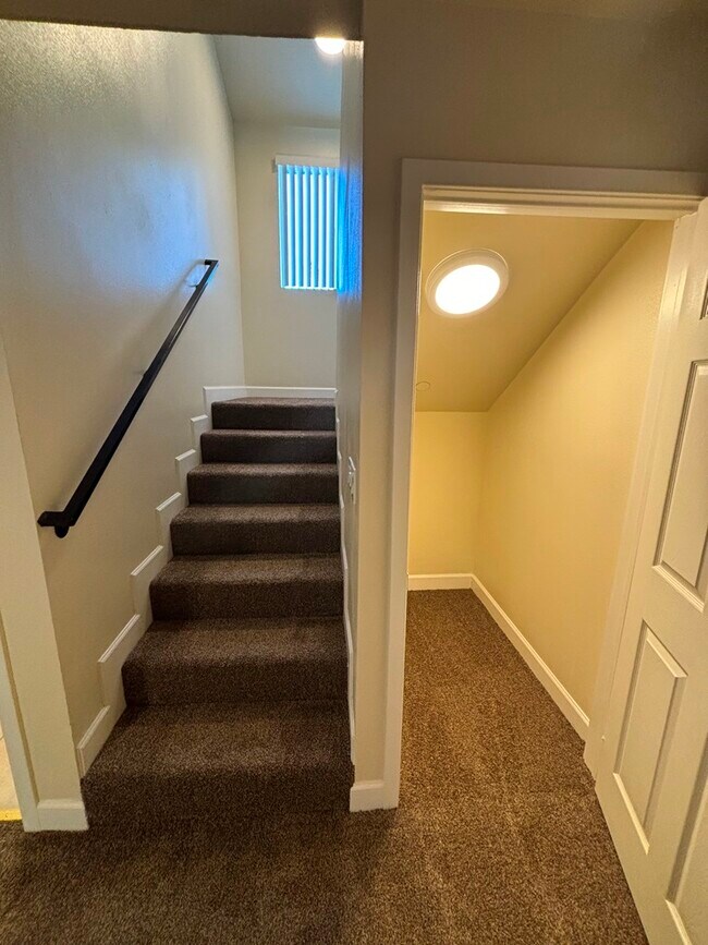 Foto del edificio - 428 W 109th Pl