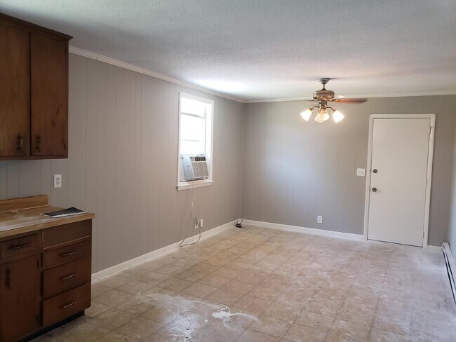 Building Photo - 208 Clinch Dr