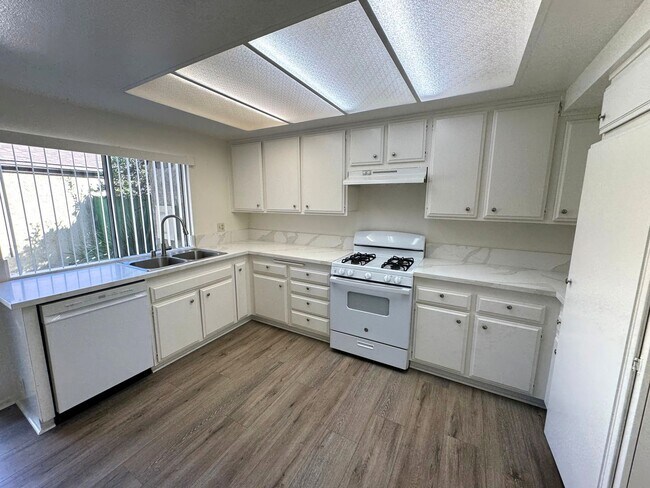 Foto del edificio - Spacious 3+2.5 Townhome in Woodbridge Park