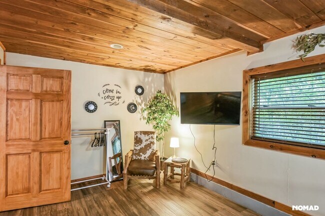 Building Photo - Charming 3BR Cabin in Mineral Bluff