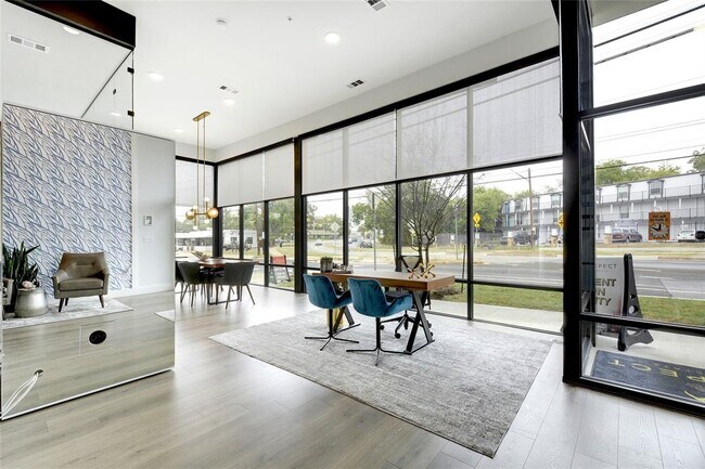 Building Photo - 2213 Poquito St