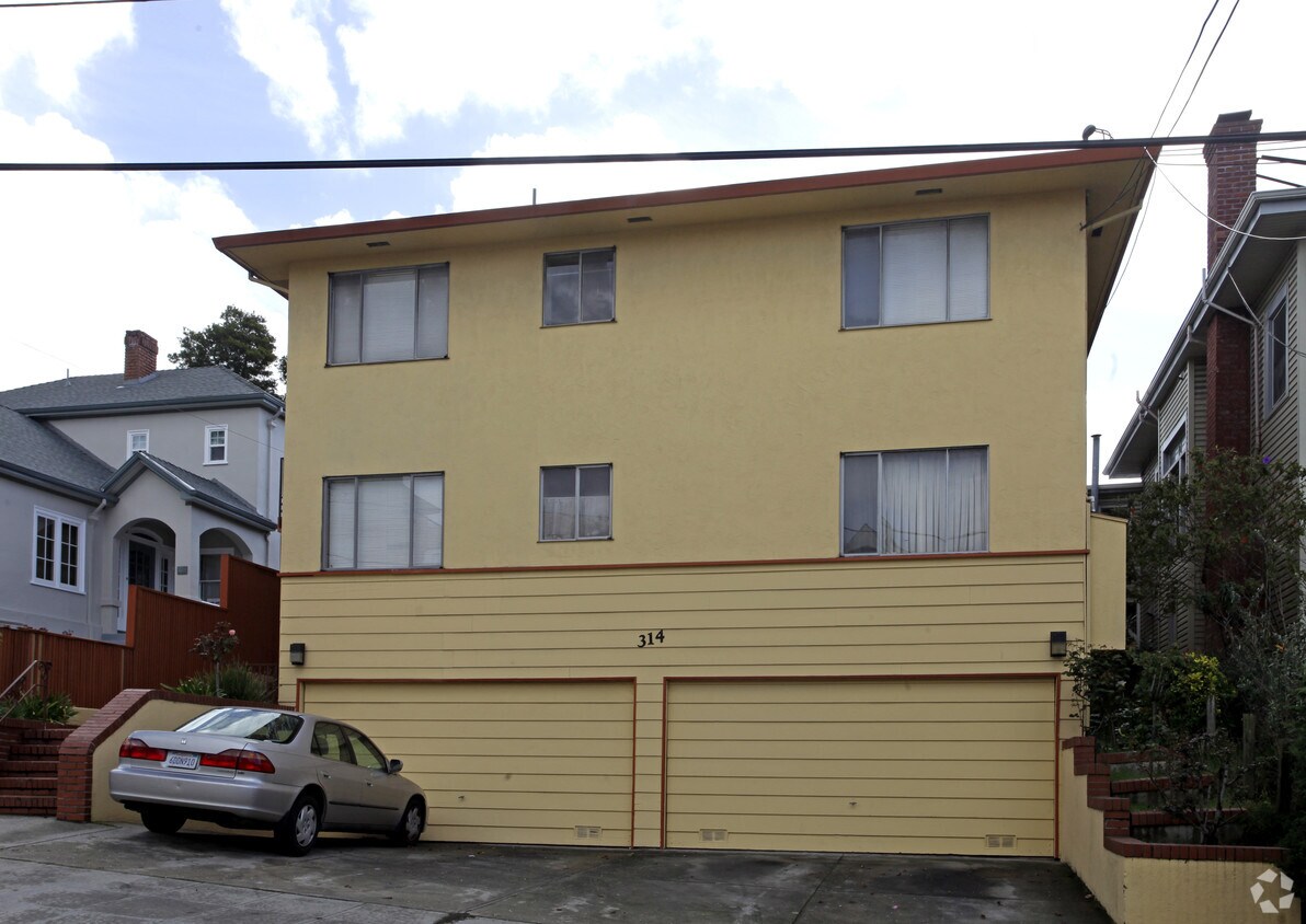 Building Photo - 314 Warwick Ave