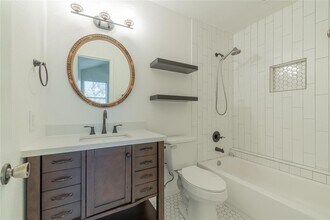 Building Photo - 1411 Gracy Farms Ln