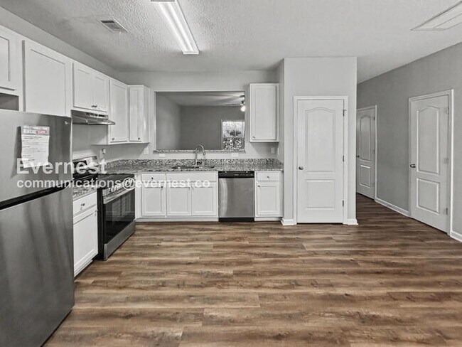 Building Photo - 8644 Thomas Ln