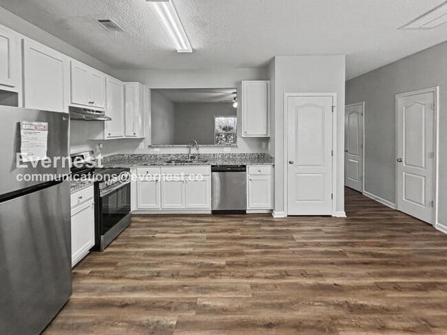 Foto del edificio - 8644 Thomas Ln