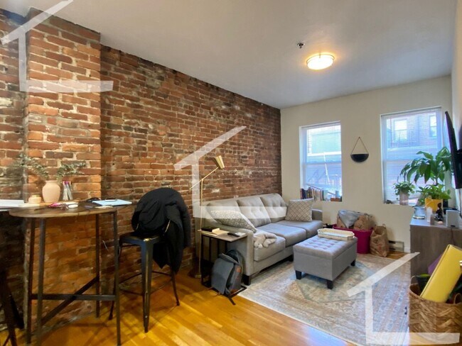 Building Photo - Beautiful 1 Bed Unit Right In The North End