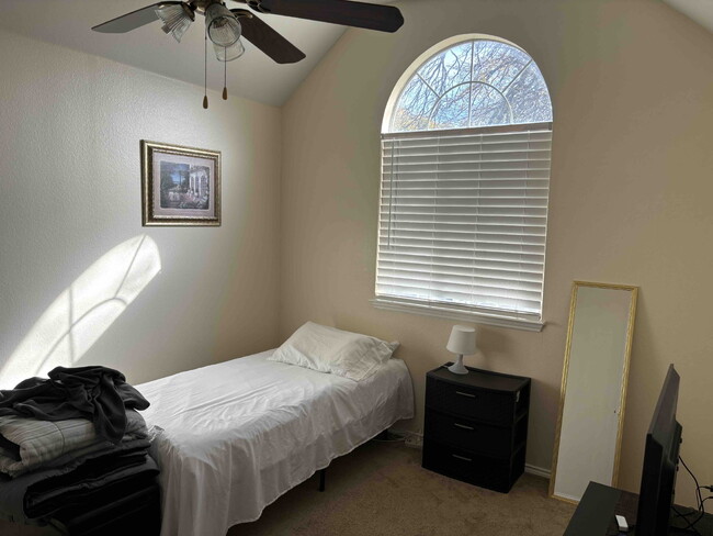 Building Photo - 3944 Brandon Park Dr