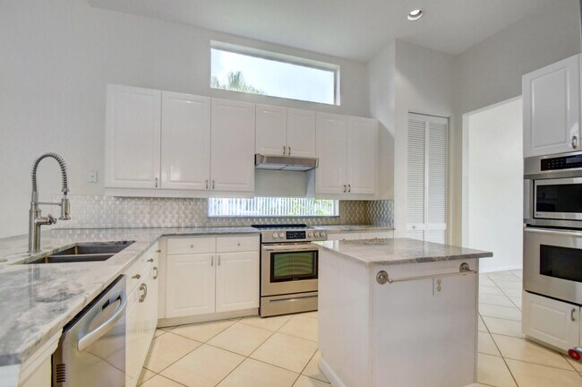 Foto del edificio - 18727 Ocean Mist Dr