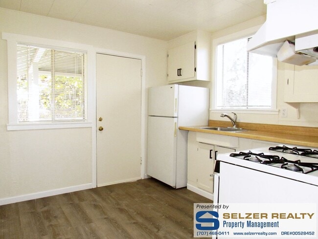 Foto del edificio - 524 N School St