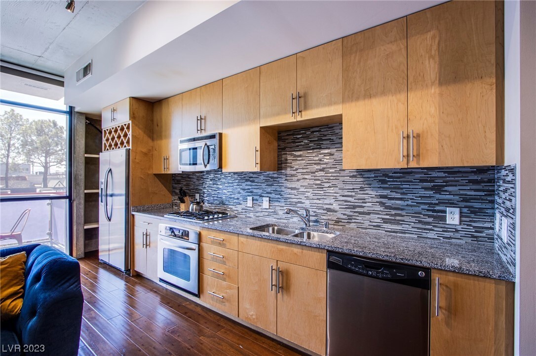 kitchen - 353 E Bonneville Ave