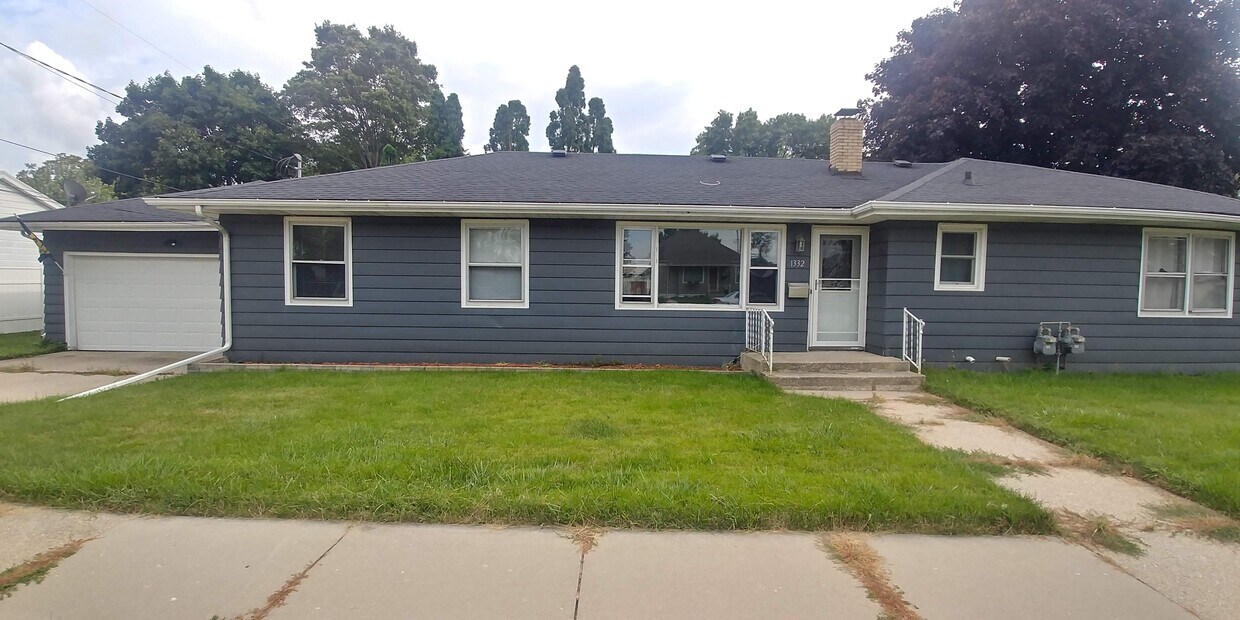 Primary Photo - 1332 Mount Zion Ave