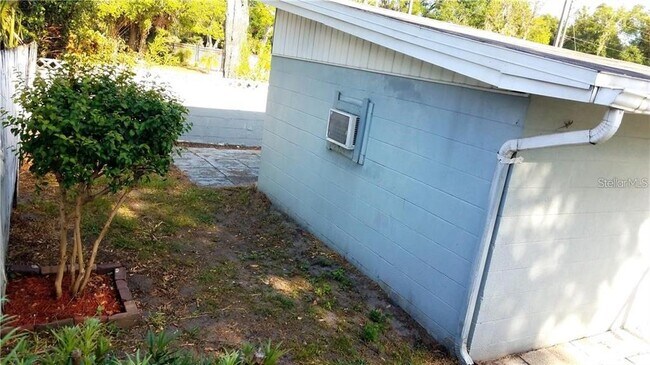 Building Photo - 320 N TAMPA Ave