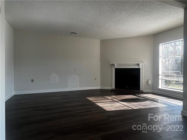 Foto del edificio - 4824 Spring Lake Dr