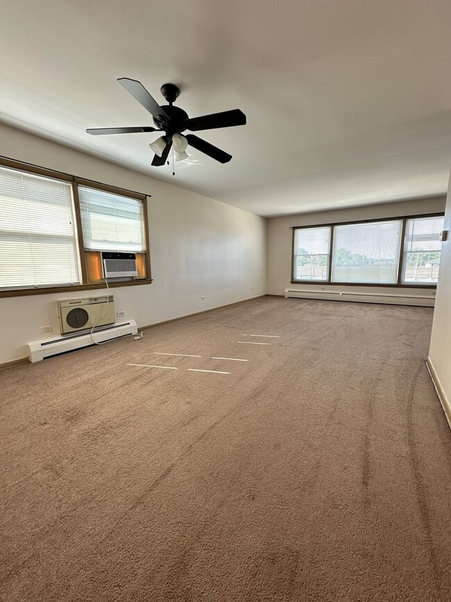 Foto del edificio - 7345 W Higgins Ave